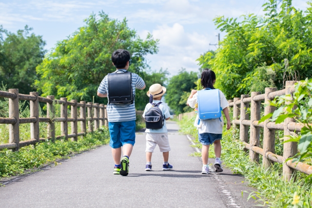 出生率の減少に歯止めがかからず子どもの人口がどんどん少なくなっています