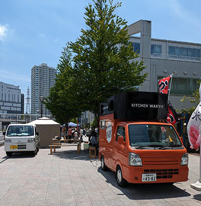 えびな骨董市、キッチンカーも登場